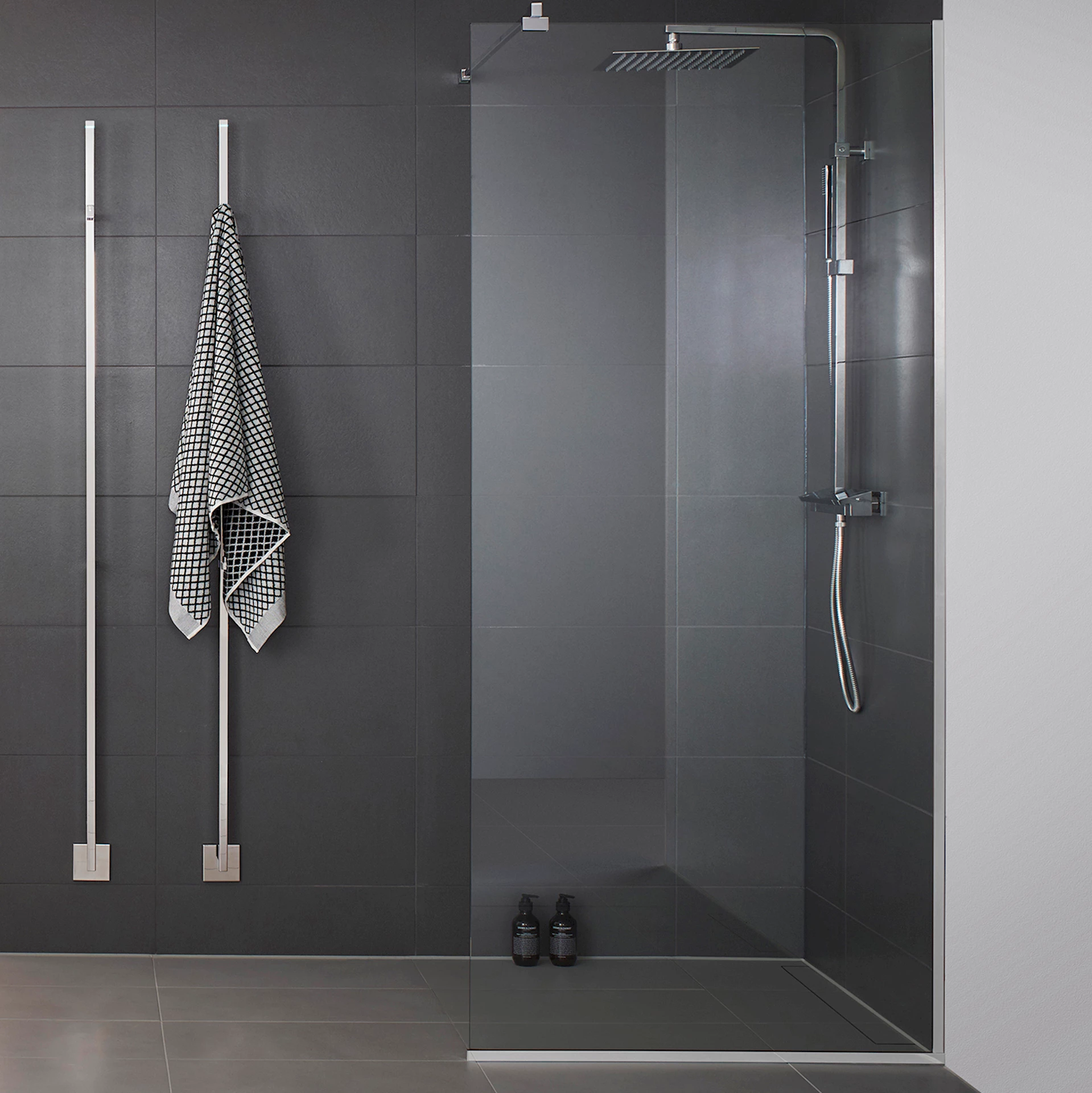 ART120202300 - ARC 20 Frame dusjvegg, blank krom - 