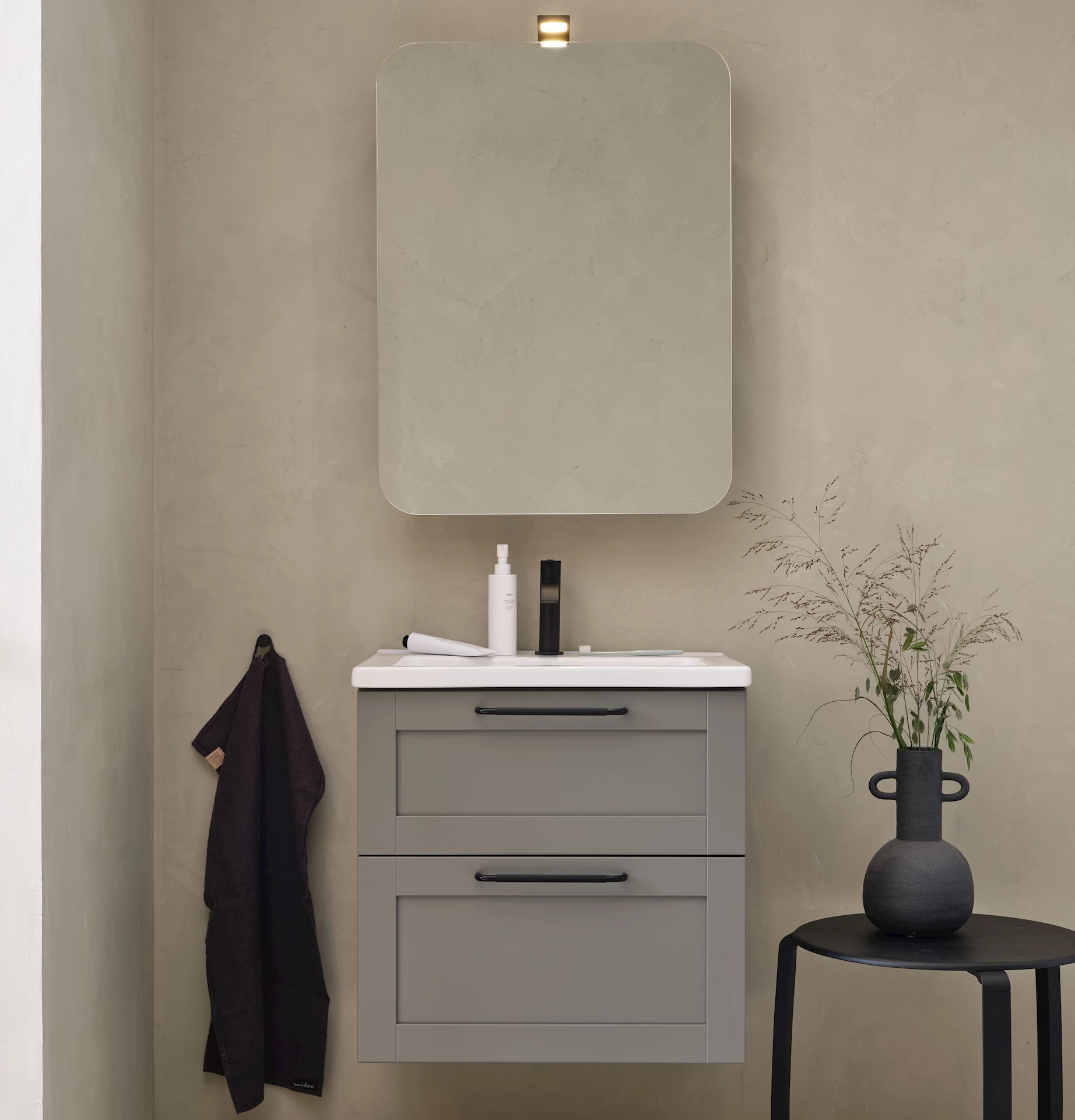 VB2022016 - Free 615 Edit betonggrå - 